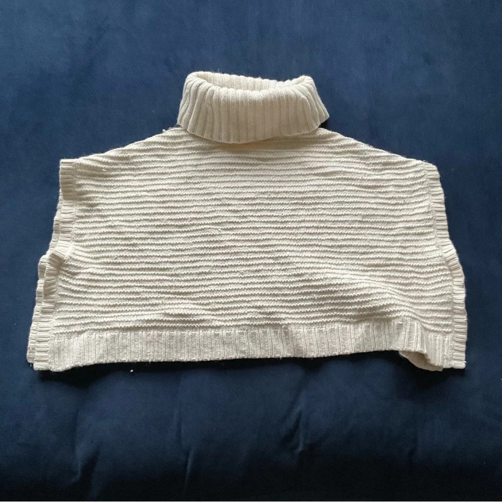 Gap Girls Turtleneck Cable Knit Poncho‎ Cape Organic White